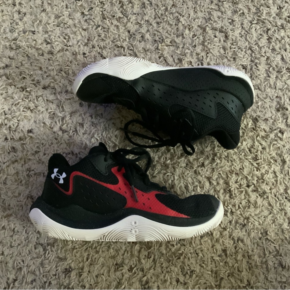 Under Armour Kids' Black and Red Jet Basketball shoes